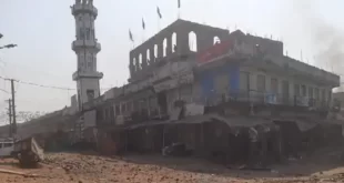 मस्जिद से पत्थरबाजी हुई, तो दूसरे पक्ष ने मस्जिद पर भी पथराव किया।